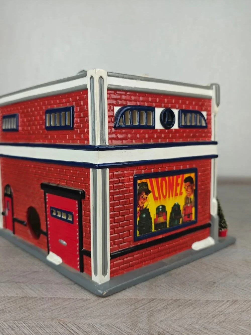Dept 56 Lionel Electric Train Shop The Original Snow Village 1998 #54947